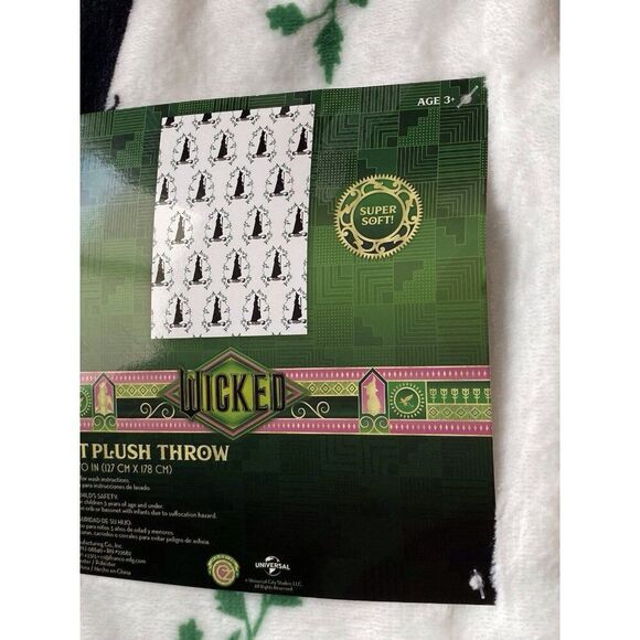 Wicked Elphaba Soft Plush Throw Blanket 50 X 70” Wizard of Oz White Ht Broom NEW - Picture 12 of 12